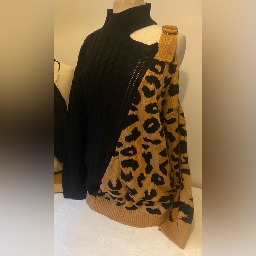 Off Shoulder Leppard Sweater New - Picture 2 of 7